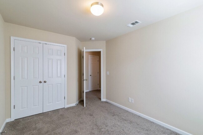 Building Photo - 1030 Ashmore Dr