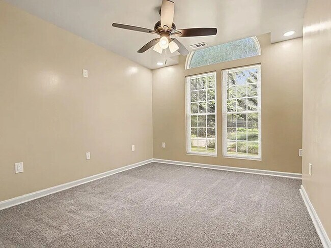 Building Photo - Lease OR Lease to Own