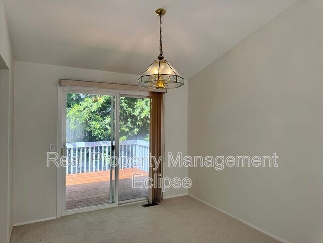 Building Photo - 7126 NE 165th Pl