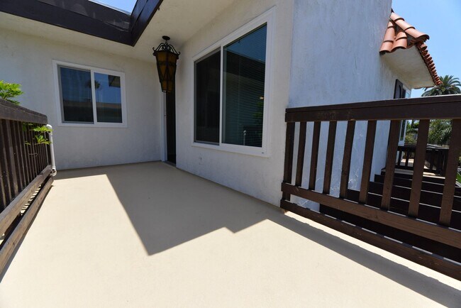 Building Photo - 248 Avenida Del Poniente