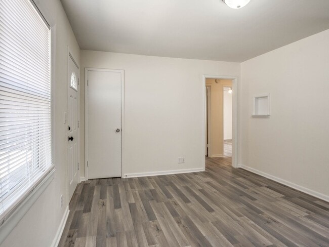 Building Photo - 2 Bedroom, 1 Bath Home in Shawnee!