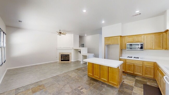Building Photo - Beautiful 4 Bedroom Family Home