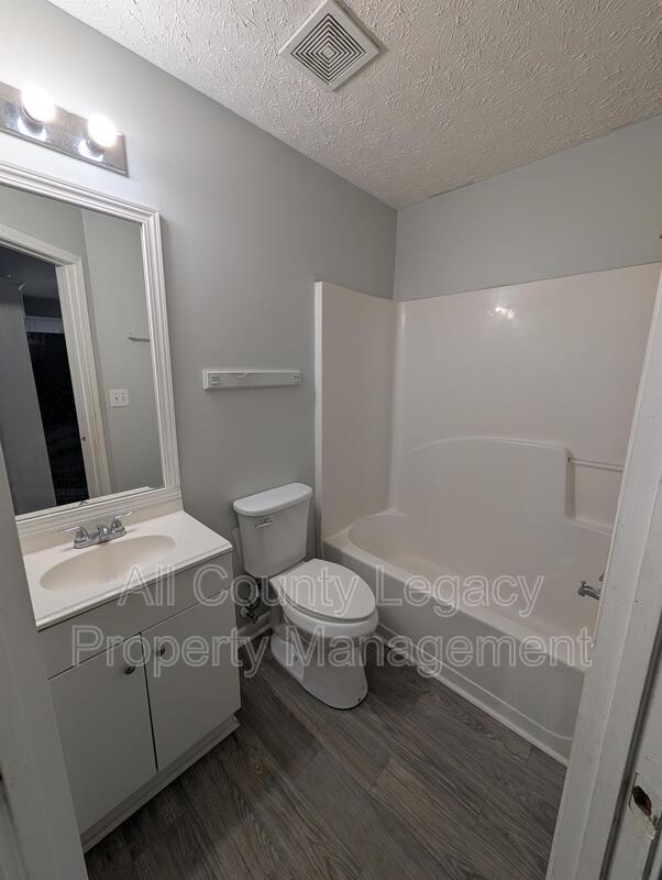 Building Photo - 3321 Southridge Dr