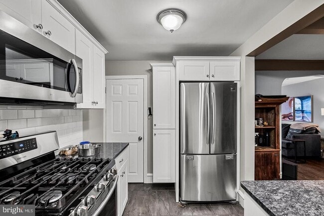 Building Photo - 339 Comly Ave