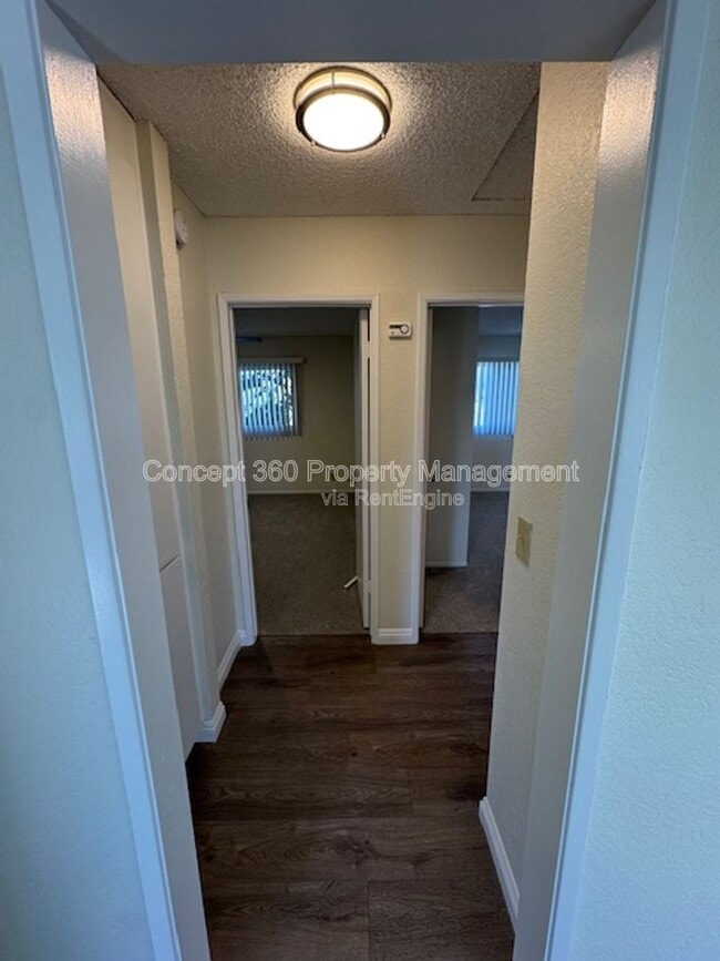 Building Photo - 9421 Cedar St