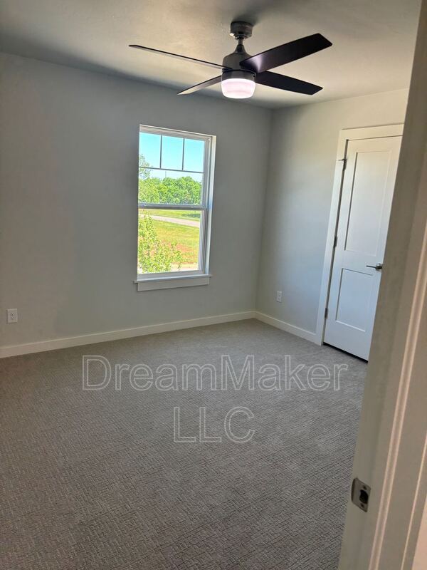 Building Photo - 1016 Varenna Ln