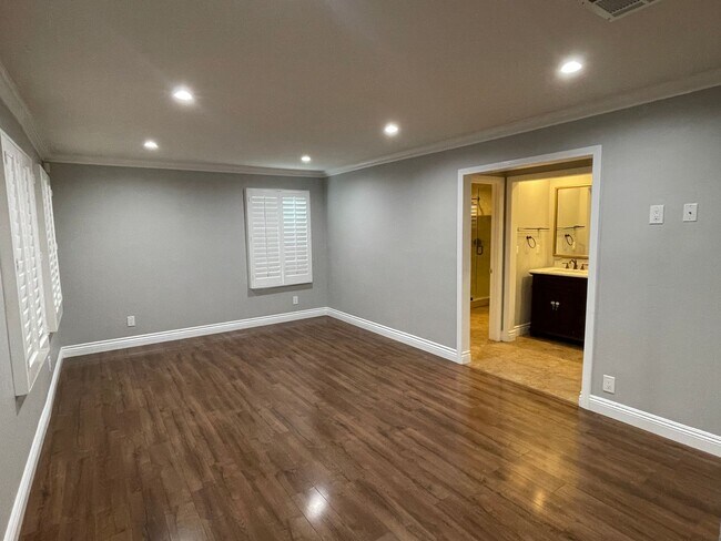 Building Photo - 9752 Monogram Ave