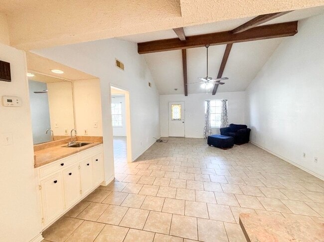 Building Photo - 412 Short Circuit