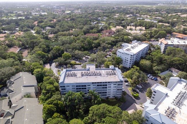 Building Photo - ** NAPLES COVE @ BAY FOREST ** 2 BED / 2 B...