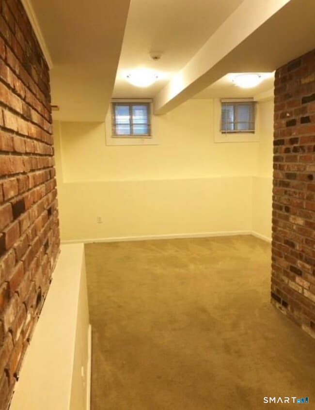 Building Photo - 10 Haviland St