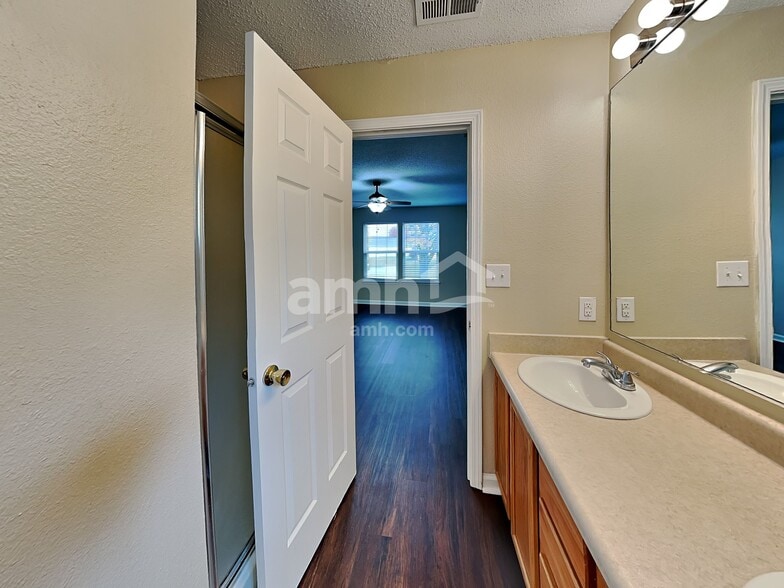 Building Photo - 5452 Wood Hollow Dr