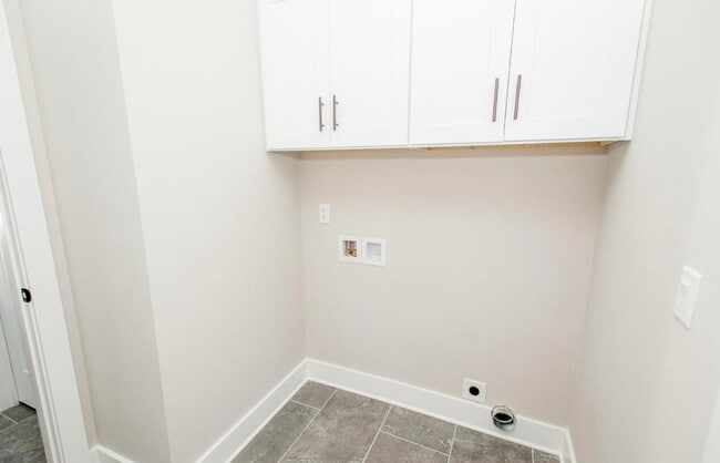 Building Photo - Beautiful New Build 4 Bed, 3.5 Bath, Bonus...