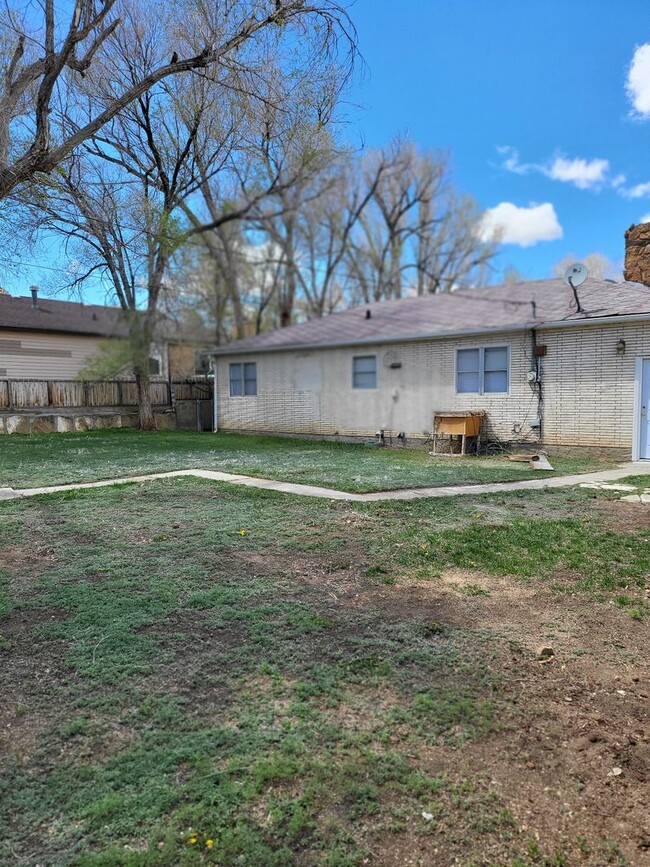 Building Photo - 3 Bedroom 1 Bath Single Family Home In Gre...