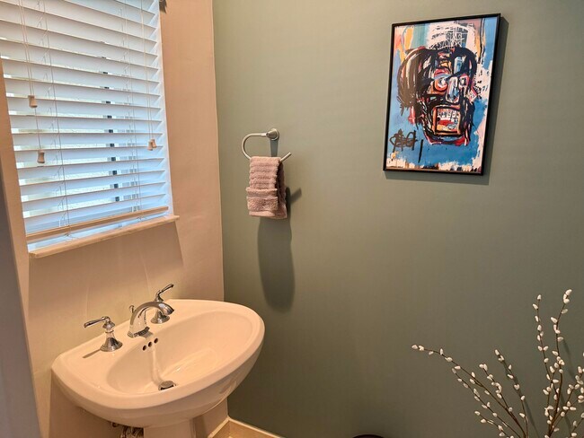 Building Photo - 2609 NE 14th Ave