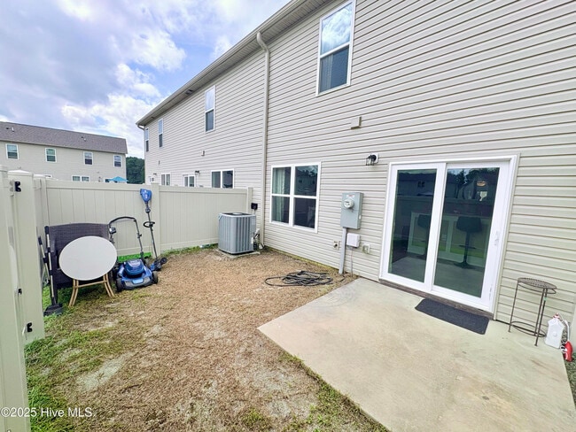 Building Photo - 456 Sullivan Loop Rd