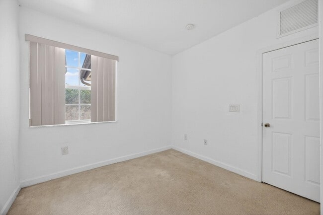 Building Photo - 1575 NE 33rd Ave