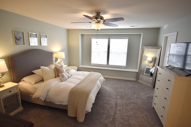 Building Photo - 8043 Rutland Village Dr