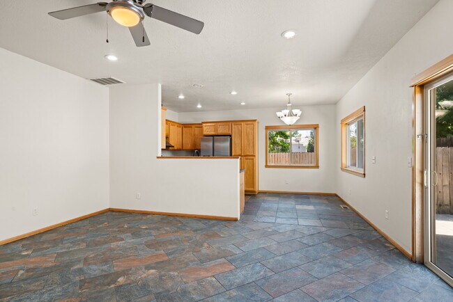 Building Photo - 608 Shadow Way