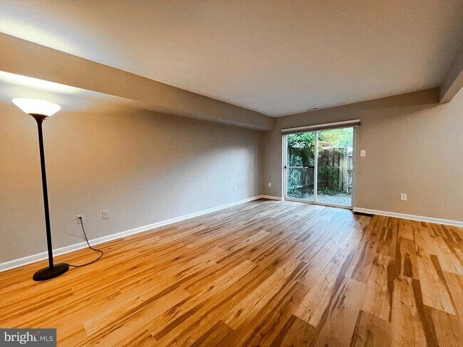 Building Photo - 10863 Bucknell Dr