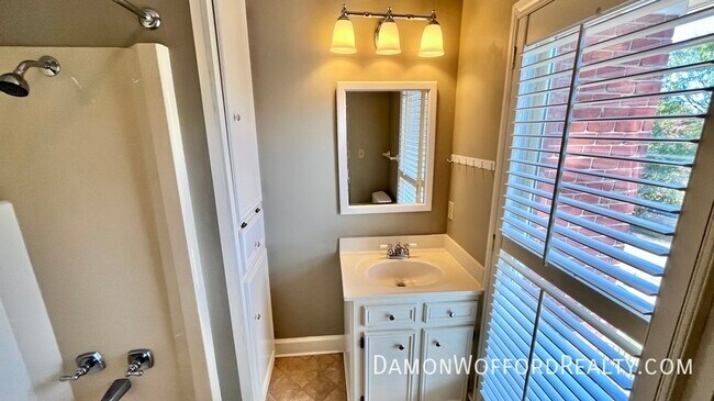 Building Photo - 1707 Pine St