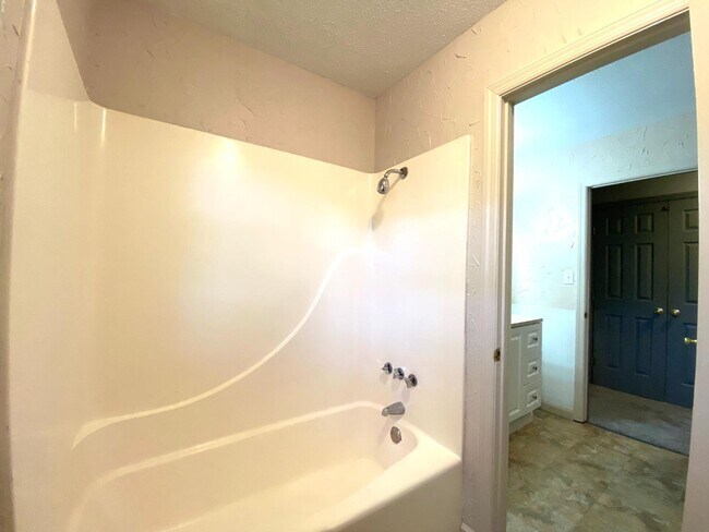 Building Photo - 739 S Germantown Cir