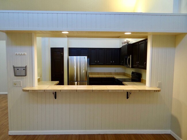 Building Photo - 2 bedroom unfurnished LONG TERM RENTAL in Fairway Ridge