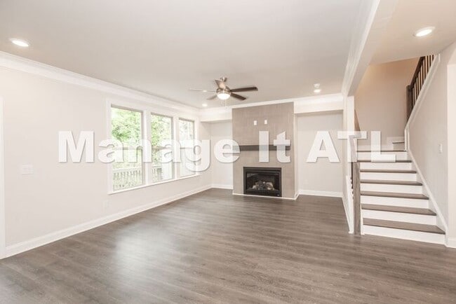 Building Photo - 4 Bedroom Townhome in Chamblee