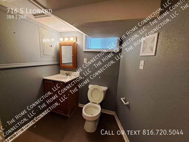 Building Photo - 716 S Leonard-