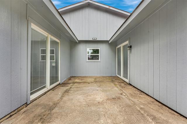Building Photo - 1901 Vail Dr