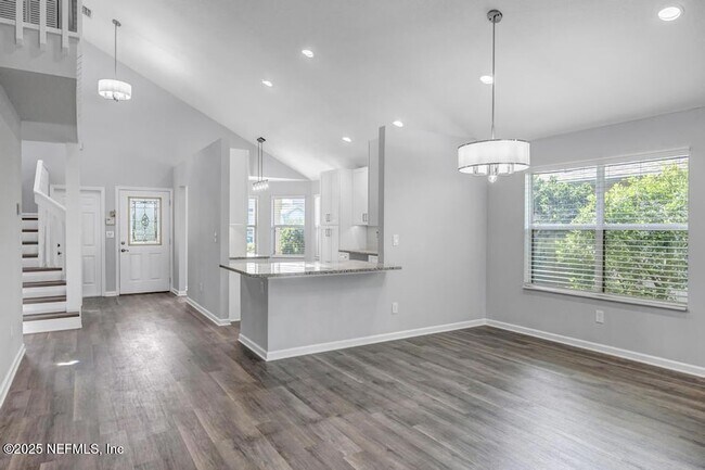Building Photo - 104 Clam Bake Ct