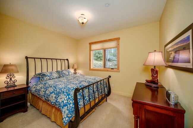 Building Photo - 985 Forest Mountain Dr