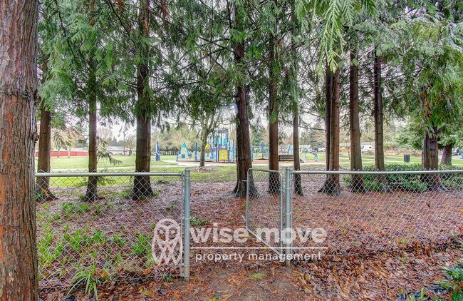 Building Photo - Mid-Mod on Missoula- Big Backyard!