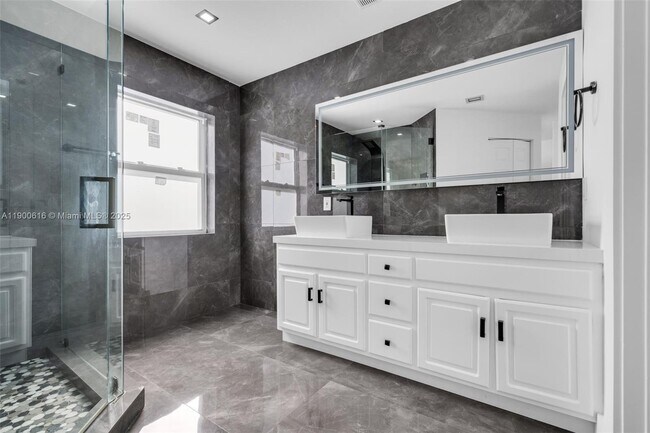 Building Photo - 425 SW 198th Terrace