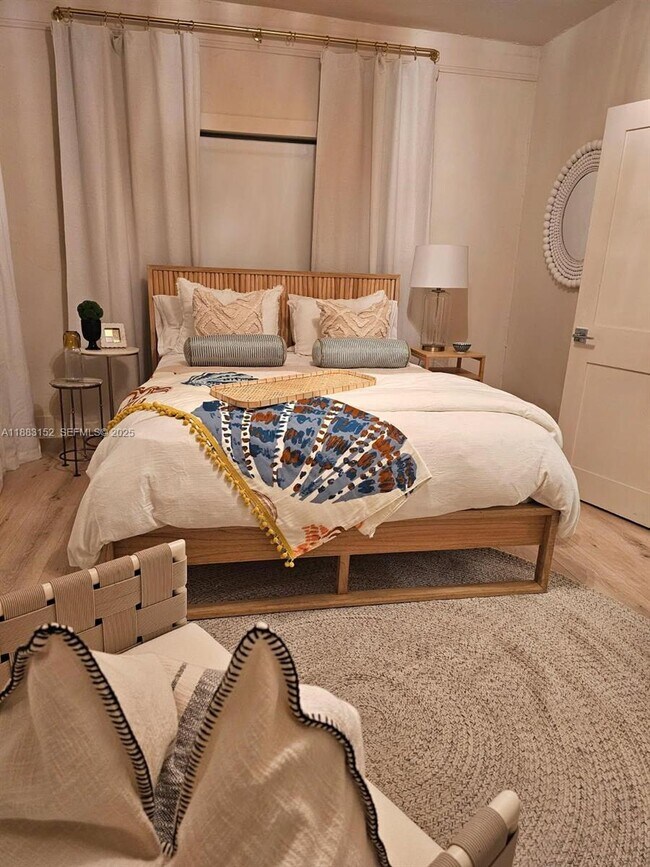 Building Photo - 131 Zamora Ave