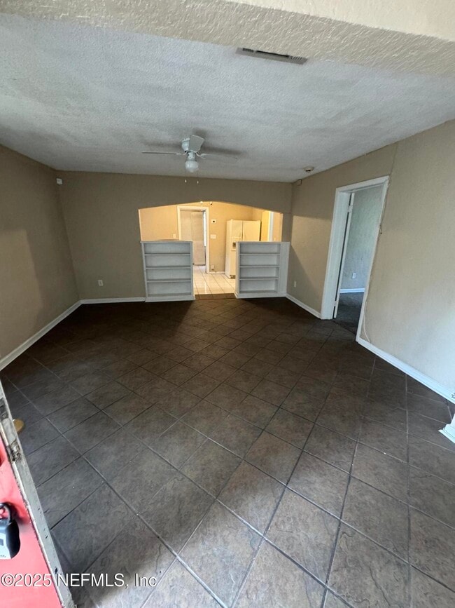 Building Photo - 1817 Lakewood Rd