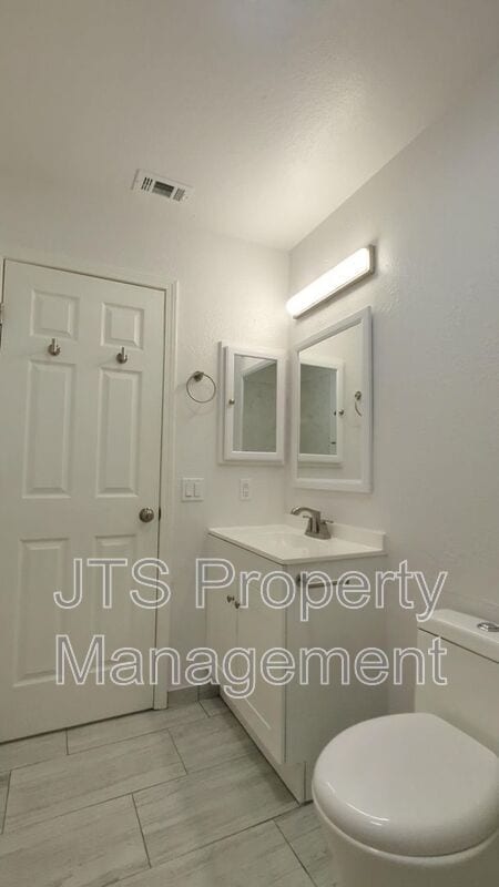 Building Photo - 10402 S White Rock Rd