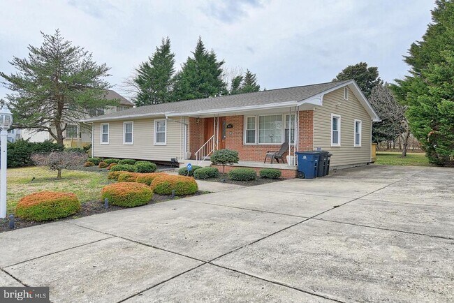 Building Photo - 9401 Surratts Manor Dr