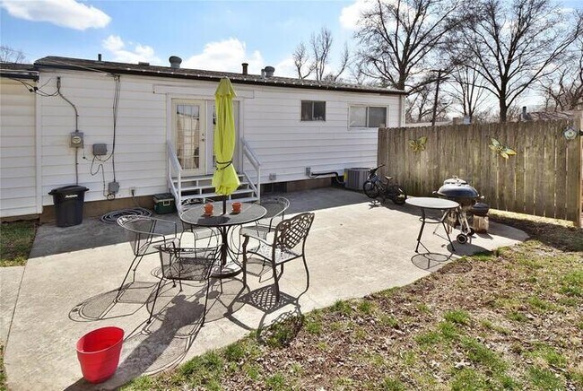 Building Photo - Fantastic 3bd/1ba home! Coming soon!