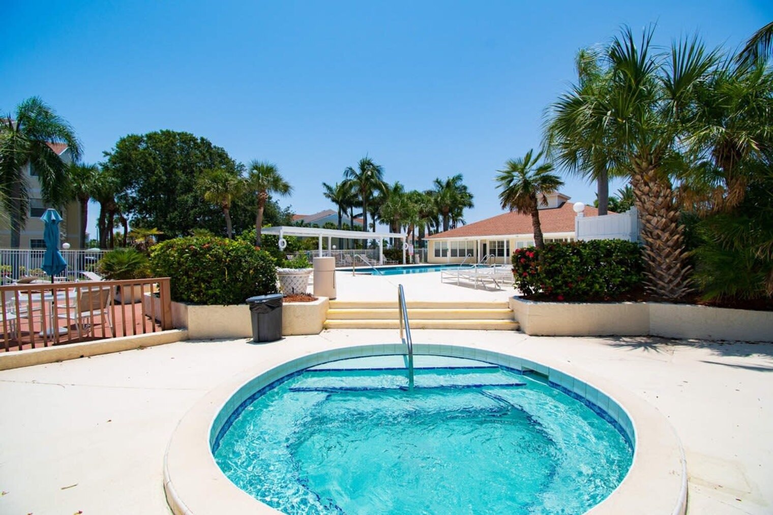 Building Photo - 650 Island Club Dr