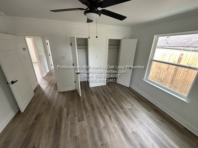 Building Photo - 1404 Des Jardines St