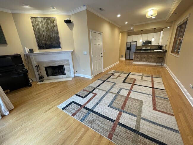 Building Photo - 1528 N Hudson Ave