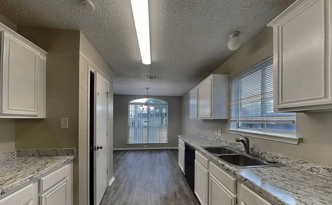 Building Photo - Spacious, Stylish, and Simply Perfect  3-Bedroom Home