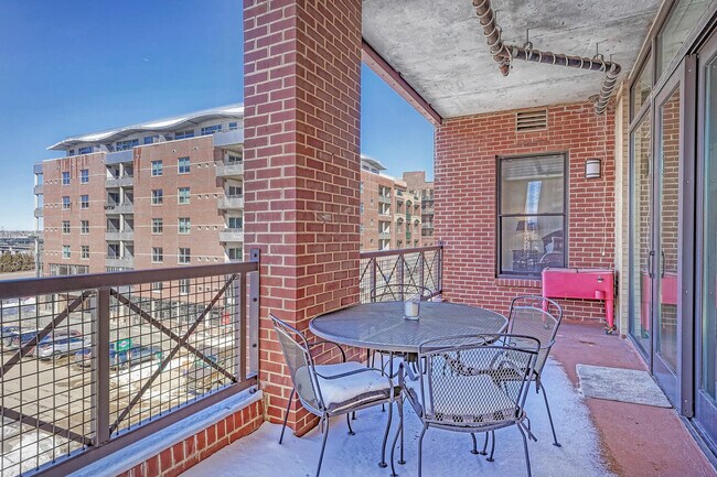 Building Photo - 2210 Blake St