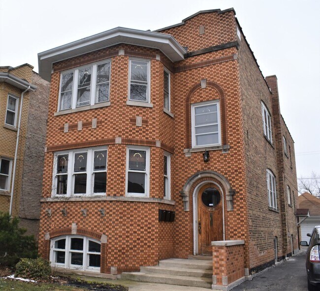 Building Photo - 1628 Gunderson Ave