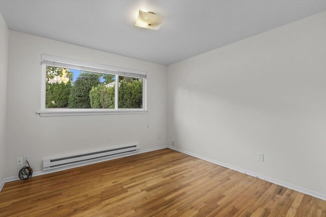 Building Photo - 3616 33rd Ave W