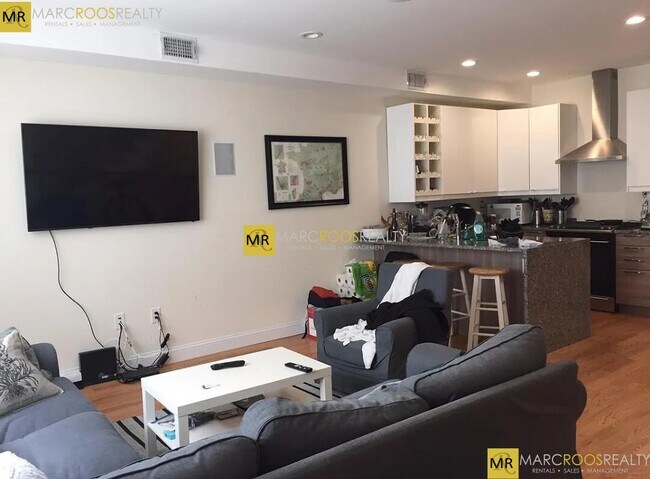 Building Photo - 273 Dorchester St