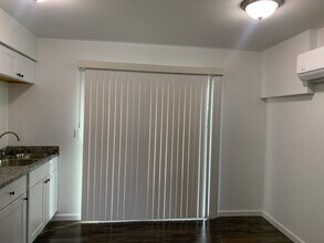 Building Photo - Move in Ready!