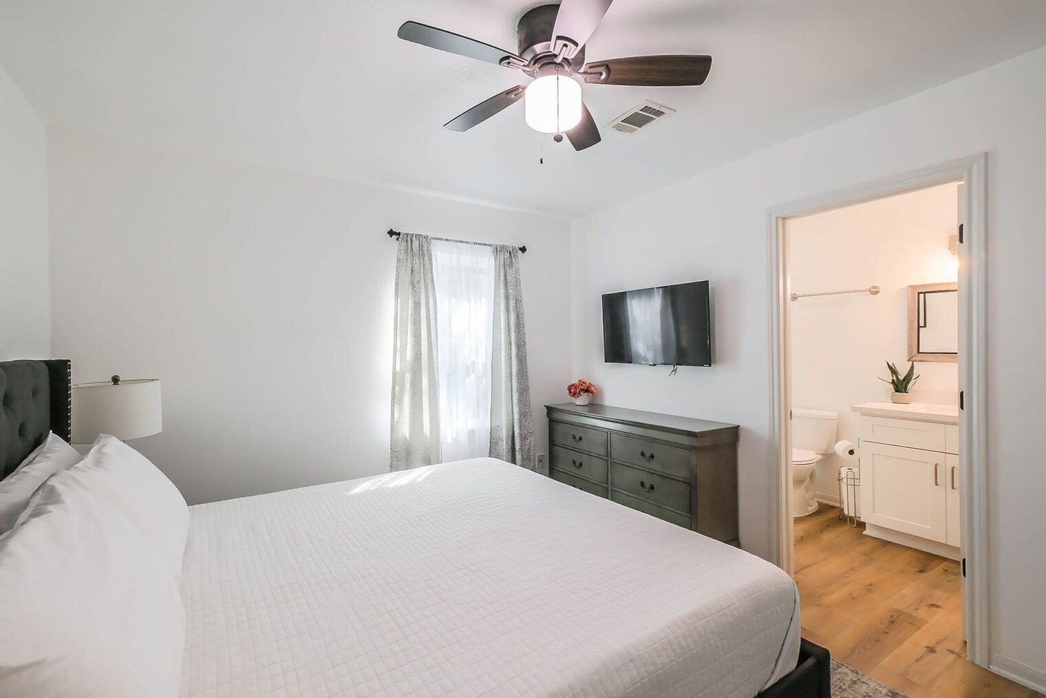 Building Photo - 6705 Lodge St