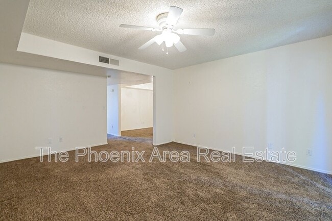 Building Photo - 2232 W Lindner Ave