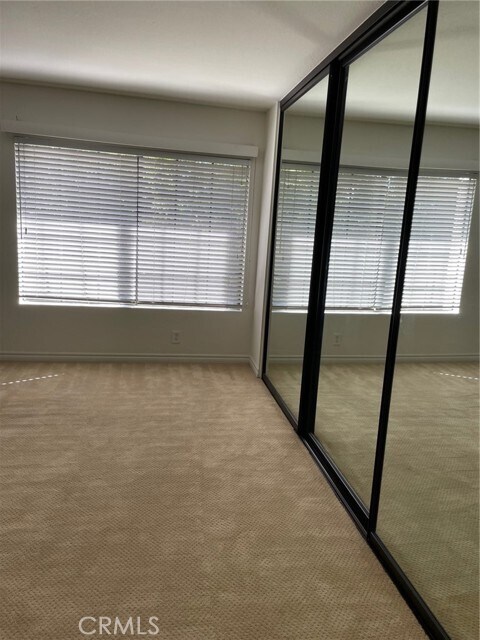 Building Photo - 13 Sunstream